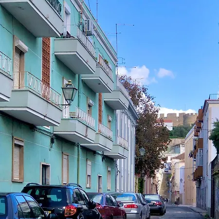 Historic Centre, Near Lisbon, Fast Wi-Fi Appartamento