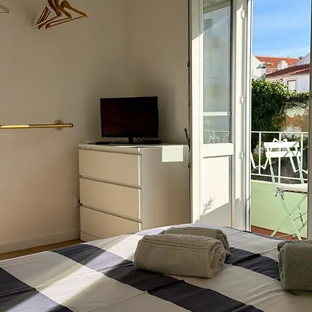 Historic Centre, Near Lisbon, Fast Wi-Fi Appartamento *
