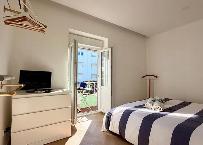 Modern Urban Soul Retreat * 托里什韦德拉什